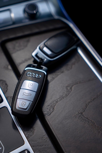 Szary Audi A6 Limousine 50TDI 2018 rok 286 KM