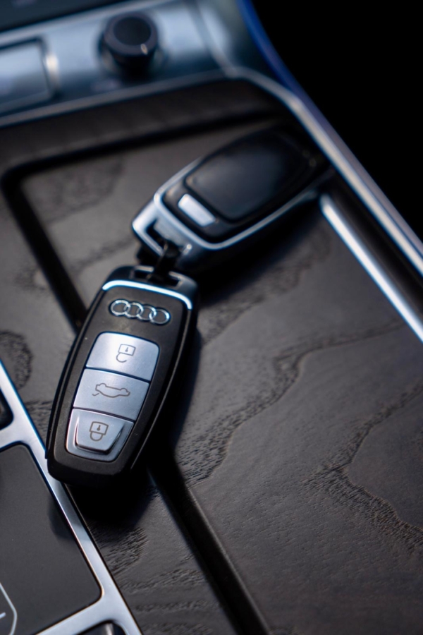 Szary Audi A6 Limousine 50TDI 2018 rok 286 KM