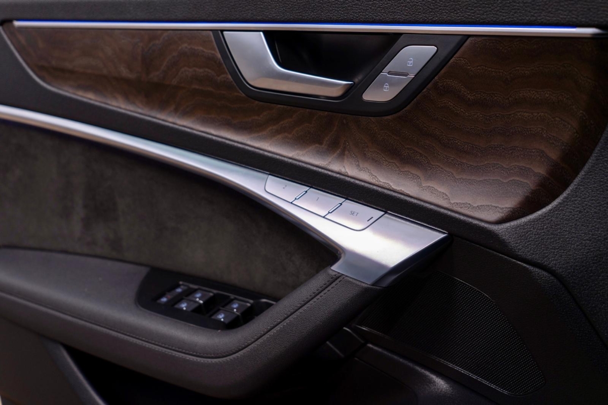 Szary Audi A6 Limousine 50TDI 2018 rok 286 KM