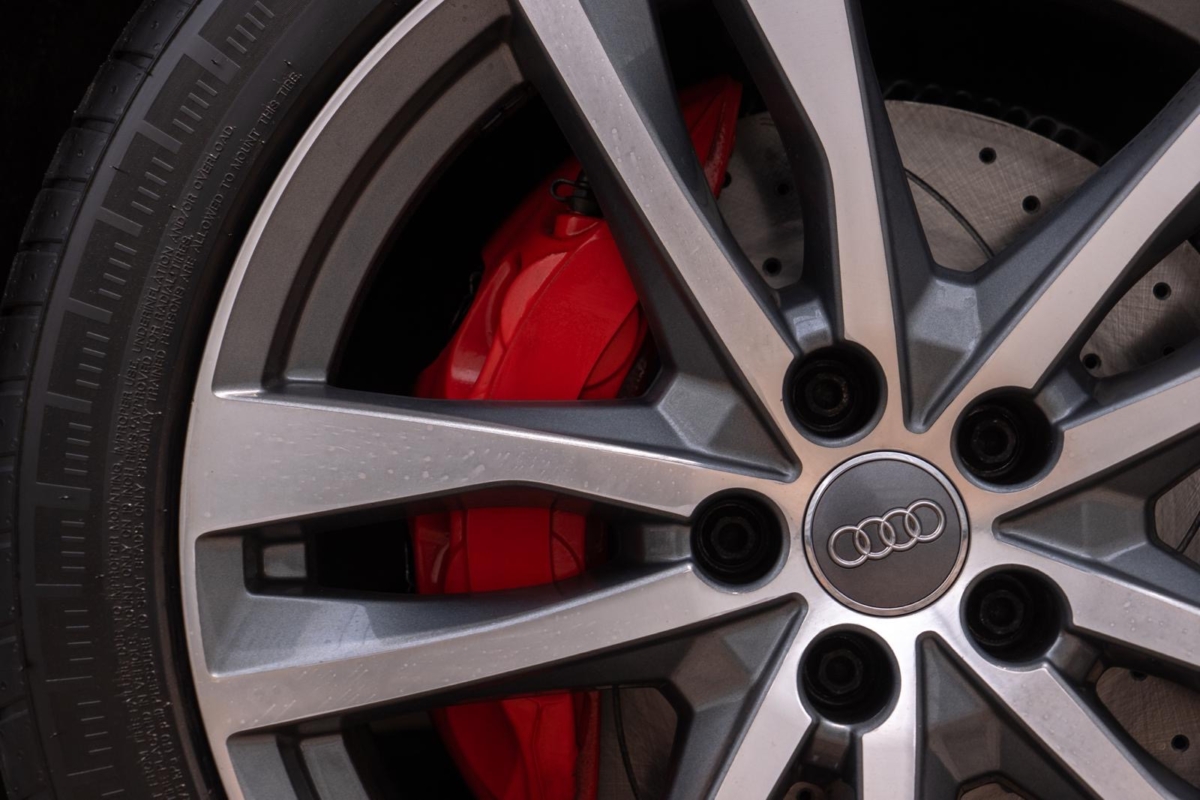 Szary Audi A6 Limousine 50TDI 2018 rok 286 KM