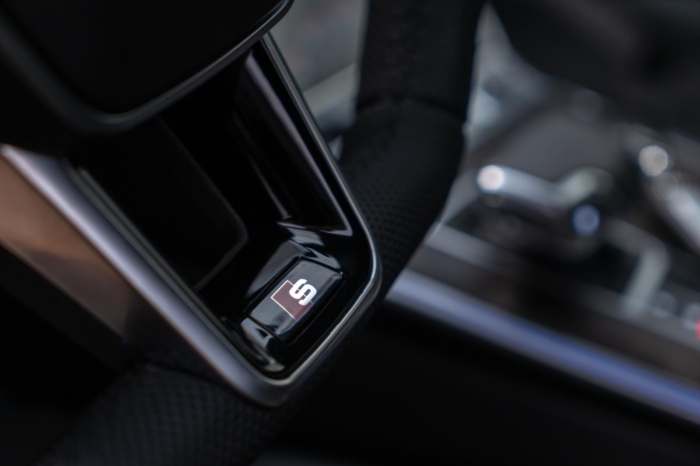 Szary Audi A6 Limousine 50TDI 2018 rok 286 KM