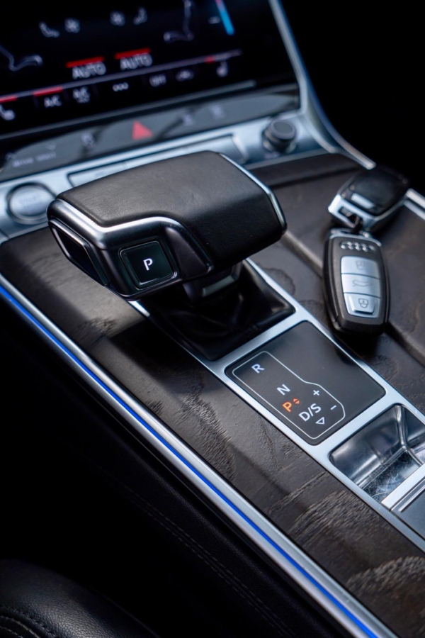 Szary Audi A6 Limousine 50TDI 2018 rok 286 KM