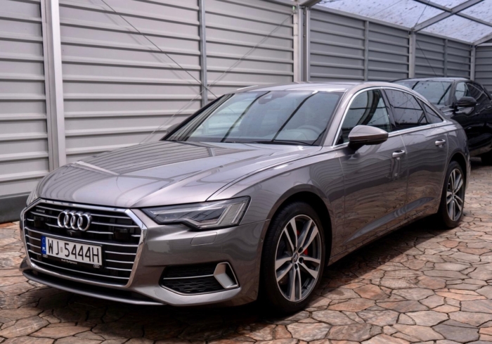 Szary Audi A6 Limousine 50TDI 2018 rok 286 KM