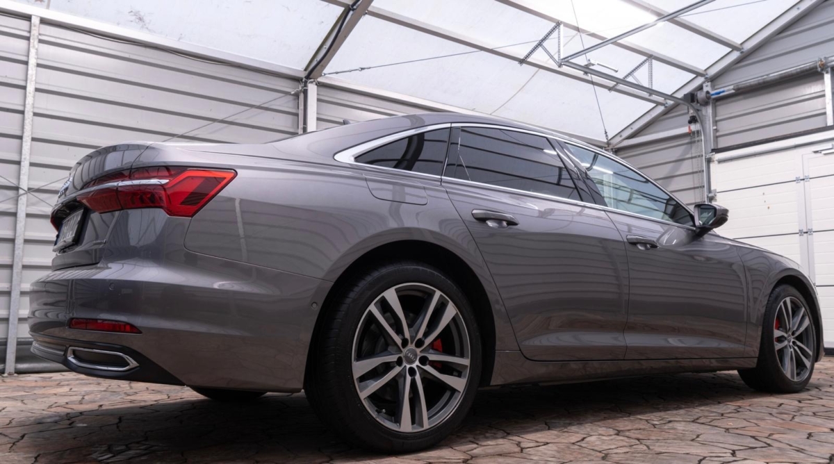 Szary Audi A6 Limousine 50TDI 2018 rok 286 KM