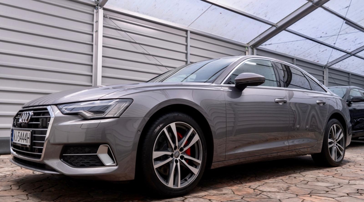 Szary Audi A6 Limousine 50TDI 2018 rok 286 KM