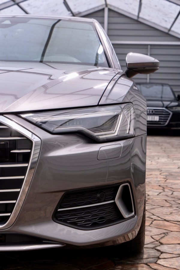 Szary Audi A6 Limousine 50TDI 2018 rok 286 KM