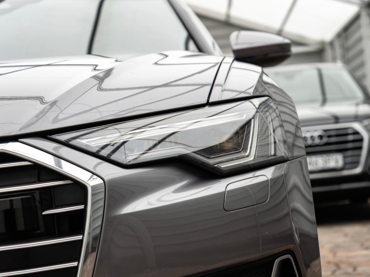 Szary Audi A6 Limousine 50TDI 2018 rok 286 KM