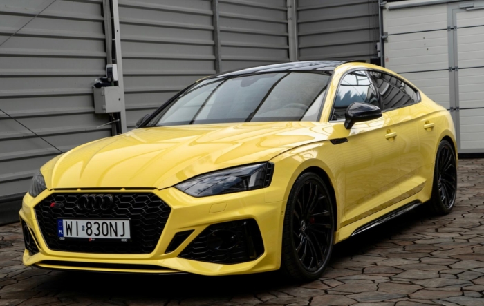 Żółty Individual Exclusive + RS Black Exclusive Audi RS5 450 KM Individual & Exclusive 2021 rok 450 KM