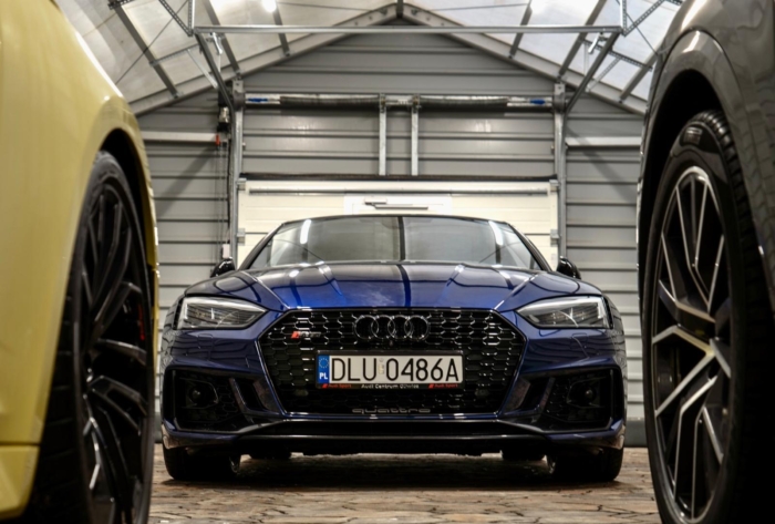 Niebieski Navarra metaliczny Audi RS 5 Exclusive 2018 rok 450 KM
