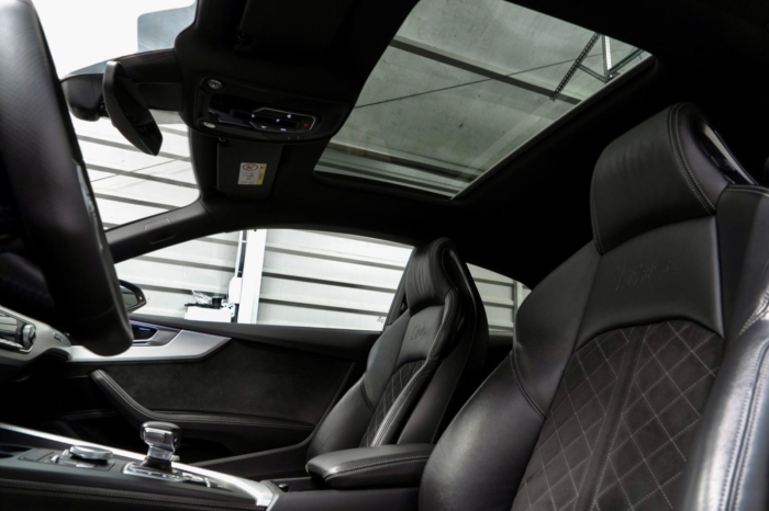 Niebieski Navarra metaliczny Audi RS 5 Exclusive 2018 rok 450 KM