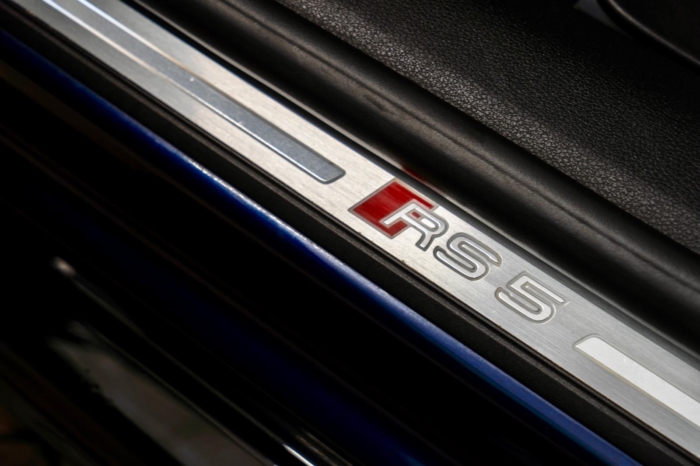 Niebieski Navarra metaliczny Audi RS 5 Exclusive 2018 rok 450 KM