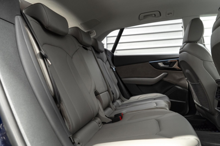 Niebieski Navarra metalik Audi Q8 S-Line 50TDI 2019 rok 286 KM