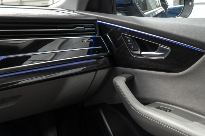 Niebieski Navarra metalik Audi Q8 S-Line 50TDI 2019 rok 286 KM