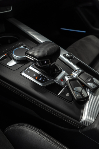 Niebieski Navarra metaliczny Audi RS 5 Exclusive 2018 rok 450 KM