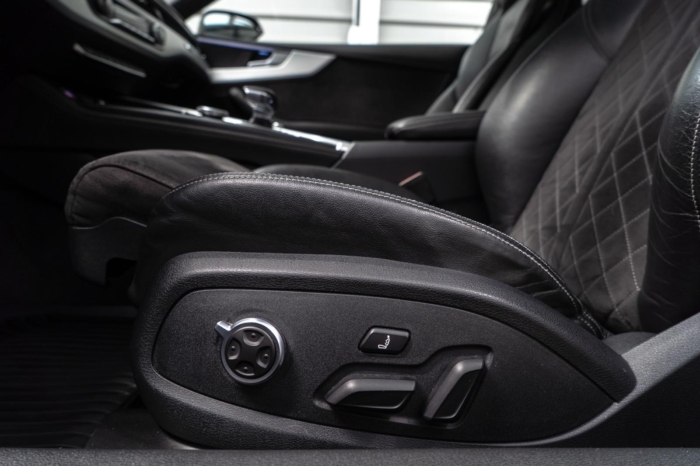 Niebieski Navarra metaliczny Audi RS 5 Exclusive 2018 rok 450 KM