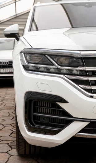 Biały perłowy Volkswagen Touareg R-line 3.0 TFSI V6 340KM 2022 rok 340 KM