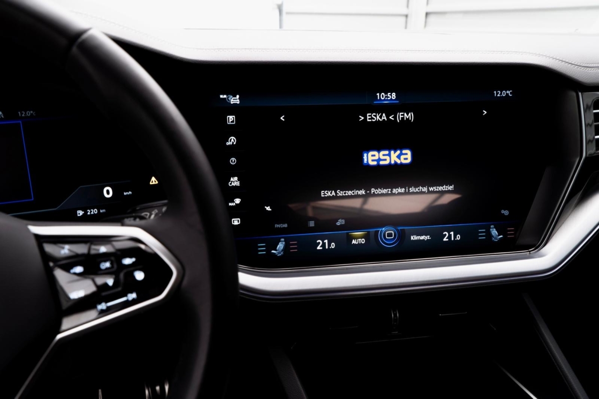 Biały perłowy Volkswagen Touareg R-line 3.0 TFSI V6 340KM 2022 rok 340 KM