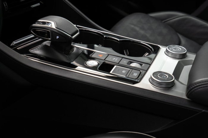 Biały perłowy Volkswagen Touareg R-line 3.0 TFSI V6 340KM 2022 rok 340 KM