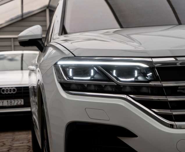 Biały perłowy Volkswagen Touareg R-line 3.0 TFSI V6 340KM 2022 rok 340 KM