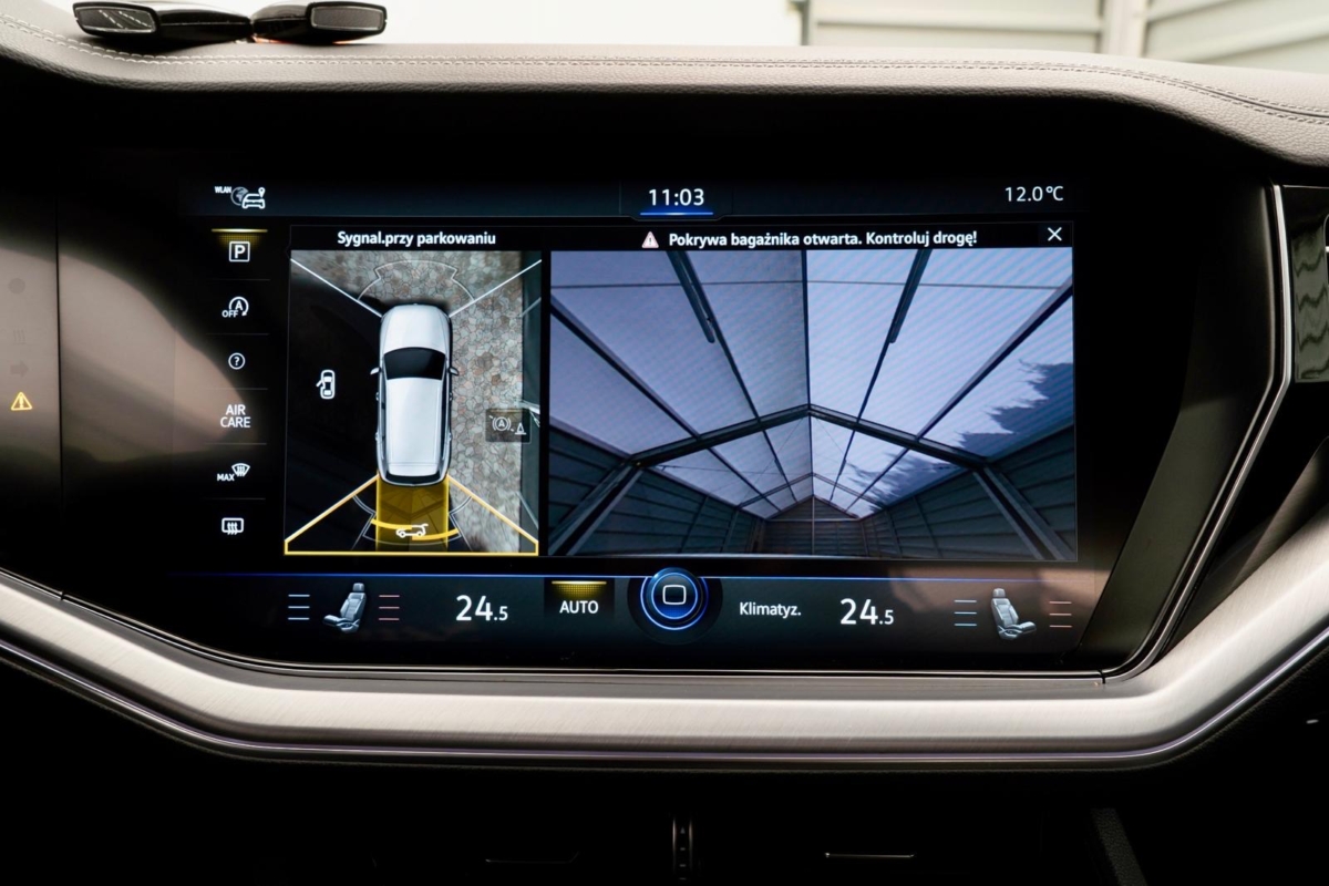 Biały perłowy Volkswagen Touareg R-line 3.0 TFSI V6 340KM 2022 rok 340 KM