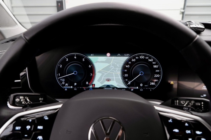 Biały perłowy Volkswagen Touareg R-line 3.0 TFSI V6 340KM 2022 rok 340 KM