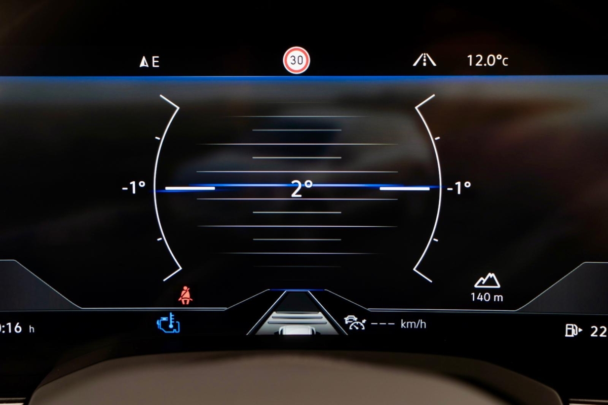 Biały perłowy Volkswagen Touareg R-line 3.0 TFSI V6 340KM 2022 rok 340 KM