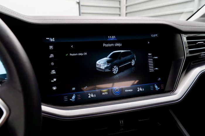 Biały perłowy Volkswagen Touareg R-line 3.0 TFSI V6 340KM 2022 rok 340 KM