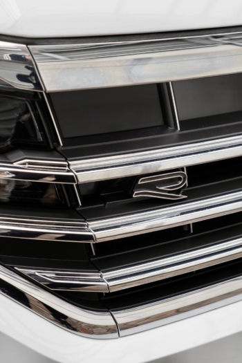 Biały perłowy Volkswagen Touareg R-line 3.0 TFSI V6 340KM 2022 rok 340 KM