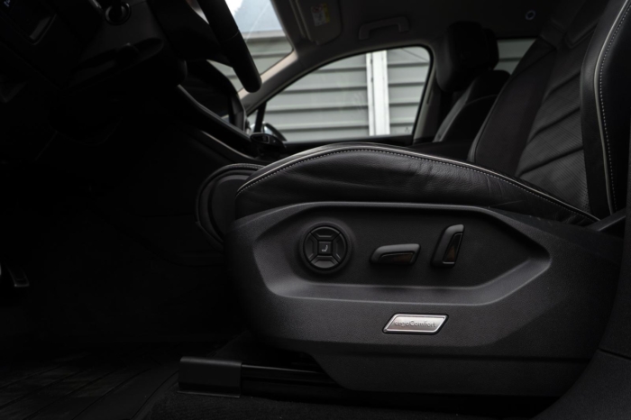 Biały perłowy Volkswagen Touareg R-line 3.0 TFSI V6 340KM 2022 rok 340 KM