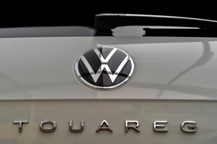 Biały perłowy Volkswagen Touareg R-line 3.0 TFSI V6 340KM 2022 rok 340 KM