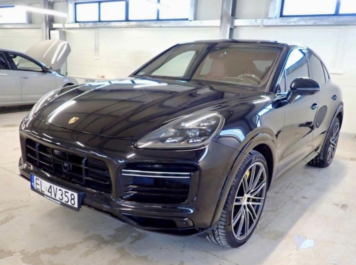 Porsche Cayenne Turbo 2021 rok 550 KM