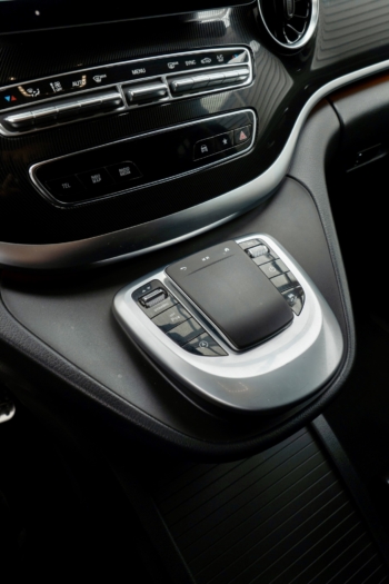 Mercedes-Benz V-klasa V300d 2023 rok 250 KM