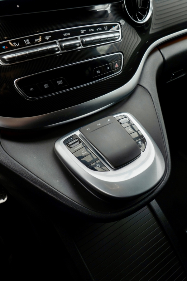 Mercedes-Benz V-klasa V300d 2023 rok 250 KM