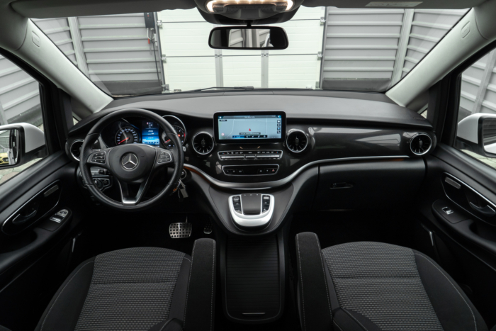 Mercedes-Benz V-klasa V300d 2023 rok 250 KM