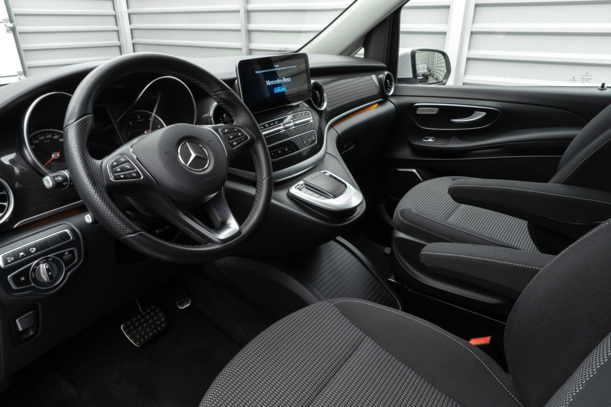 Mercedes-Benz V-klasa V300d 2023 rok 250 KM