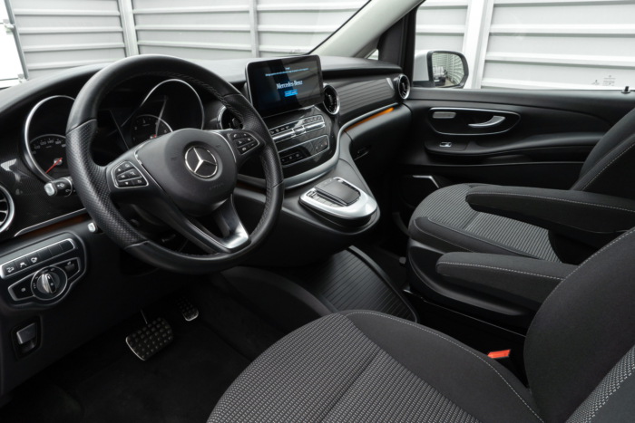 Mercedes-Benz V-klasa V300d 2023 rok 250 KM