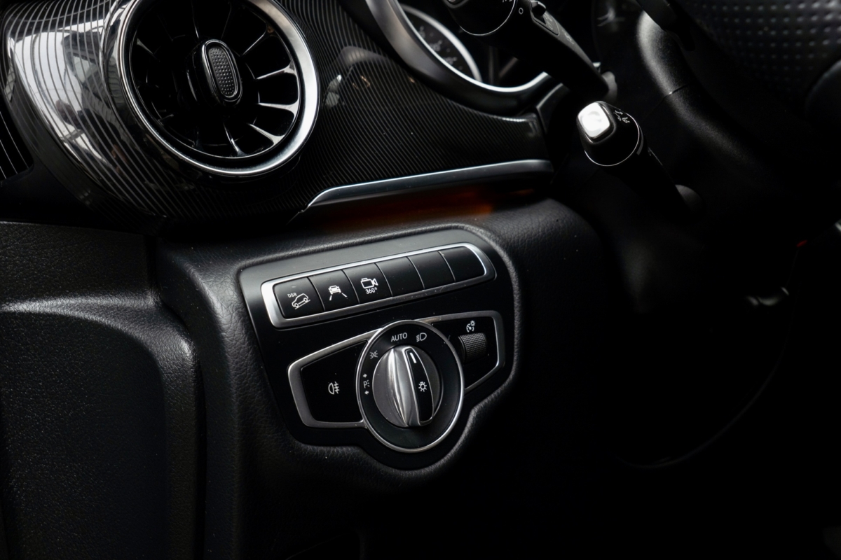 Mercedes-Benz V-klasa V300d 2023 rok 250 KM