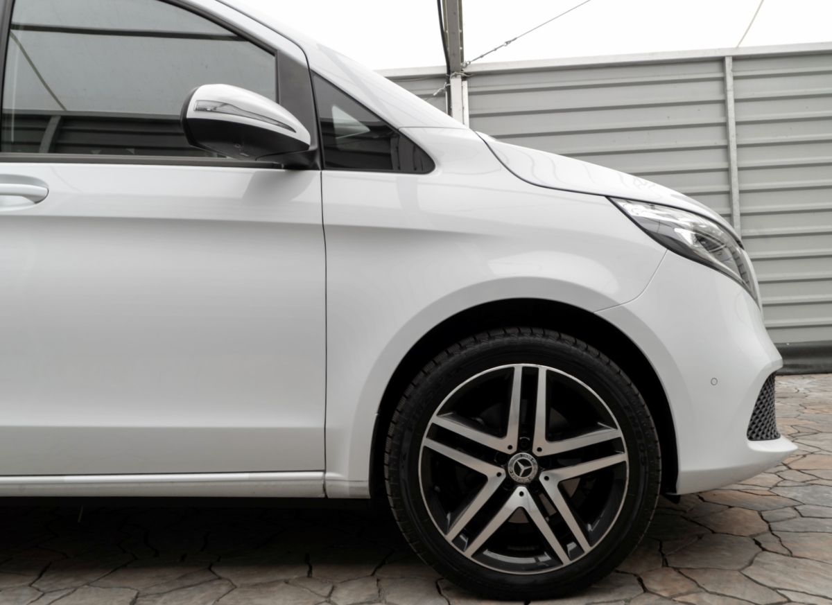 Mercedes-Benz V-klasa V300d 2023 rok 250 KM